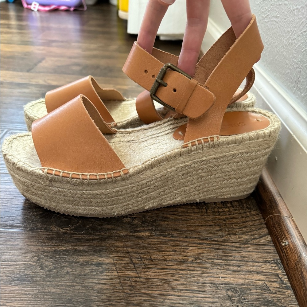 Like new Soludos sandals size 7.5